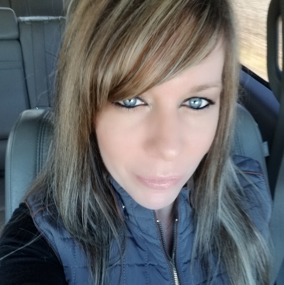 Meet your Posher, Angela - Picture 2 of 2